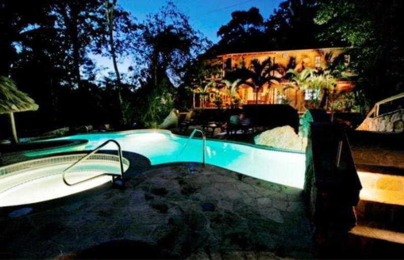 Ian Andersons Caves Branch Jungle Lodge 贝尔莫潘 外观 照片