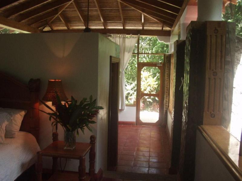 Ian Andersons Caves Branch Jungle Lodge 贝尔莫潘 外观 照片