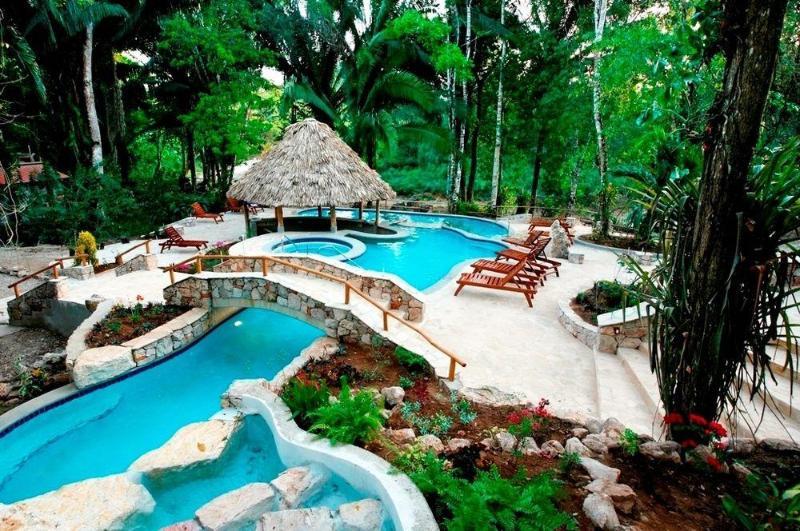 Ian Andersons Caves Branch Jungle Lodge 贝尔莫潘 外观 照片